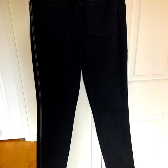 Dark blue Georges Rech jeans with subtil gold lines on the side - Picture 2 of 9